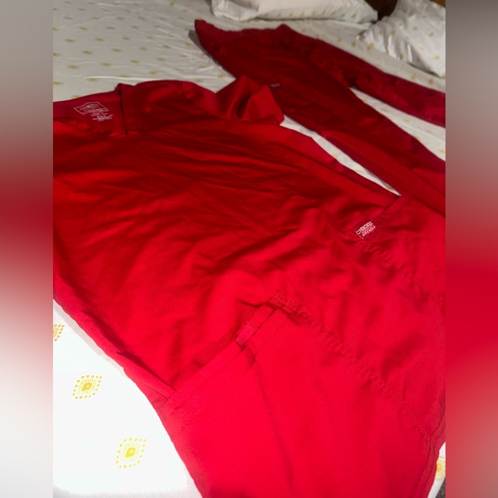 Red scrub set ❤️❗️